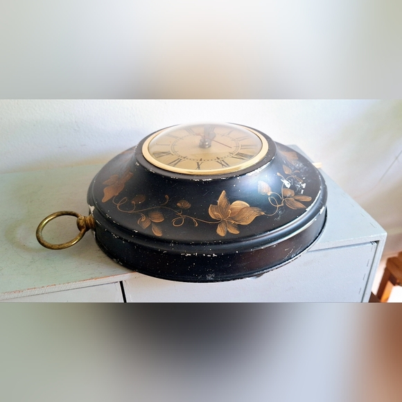 Antique electric wall clock with Roman numerals - Picture 9 of 10